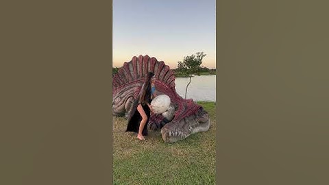 Será que ele vão conseguir fugir do dinossauro? #shorts