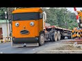 Super Sibuk Di Jpl Palang Pintu Kereta Pasir Muncang Truk Kontainer, Truk Molen, Mirip Frank Tayo