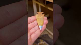 “Tip of the Iceberg” arrowhead!🏔️☃️❄️ #bolenbevel #flintknapping #primitive #arrowhead