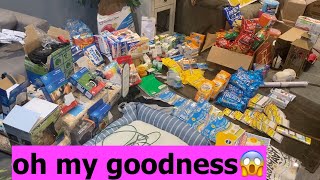 DUMPSTER DIVIN// WOW.... JUST WOW!! WE SCORED OVER 500$ WORTH OF STUFF FROM JUST 1 DUMPSTER