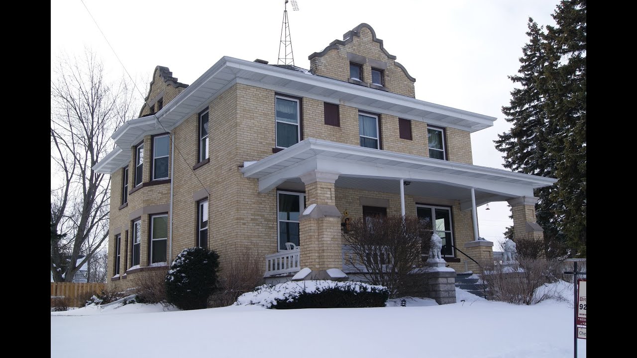 215 Center St  Brillion WI