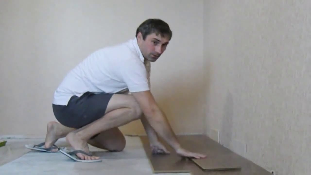 Укладка ламината. Работа мастера - YouTube