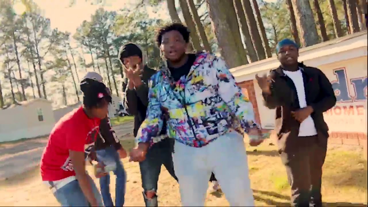 Guarda SlimeeJayy- Opps Watching (Official Video) su YouTube Guarda SlimeeJayy- Opps Watching (Official Video) su YouTube