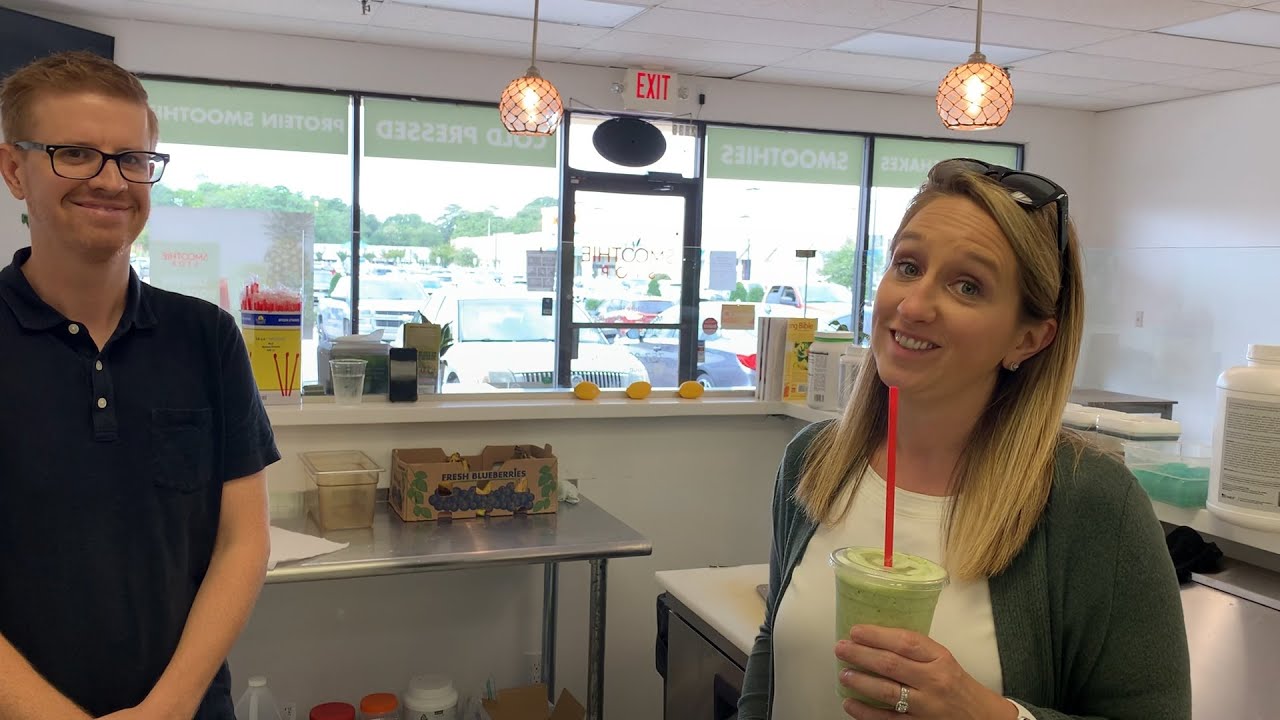 Amazing Smoothies At Smoothie Stop Cafe!︱Business Highlight