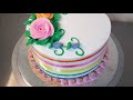 #dominicancakebyrocio/ como decorar: un bizcocho Dominicano,  con rayas de colores,idea