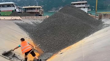 Barge unloading 3250 tons of phosphate rock - Part 1 - Relaxing video - Vlog of work on the barge
