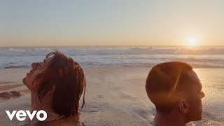 Video thumbnail of "The Last Shadow Puppets - Everything You've Come To Expect (Official Video)"