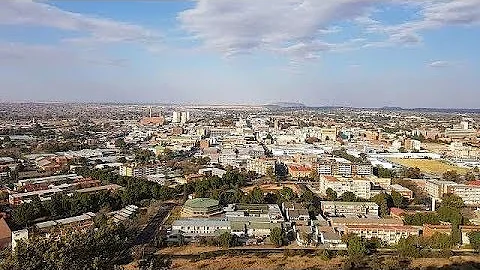 Che cosa significa il nome della città Bloemfontein?