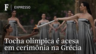 Tocha Olímpica é acesa em cerimônia na Grécia