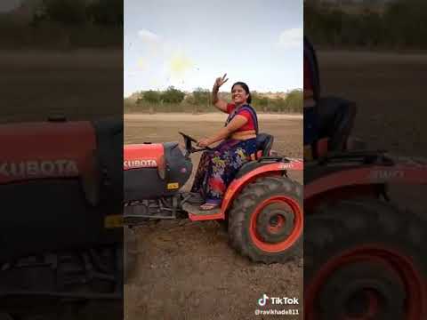 वीडियो: महिला ड्राइविंग