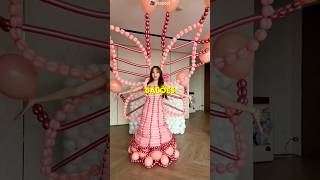 🎈 Ela cria um vestido incrível com balões