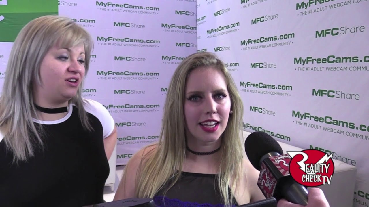 Lesbian web cam couple at AVN 2020 1/23/20 picture