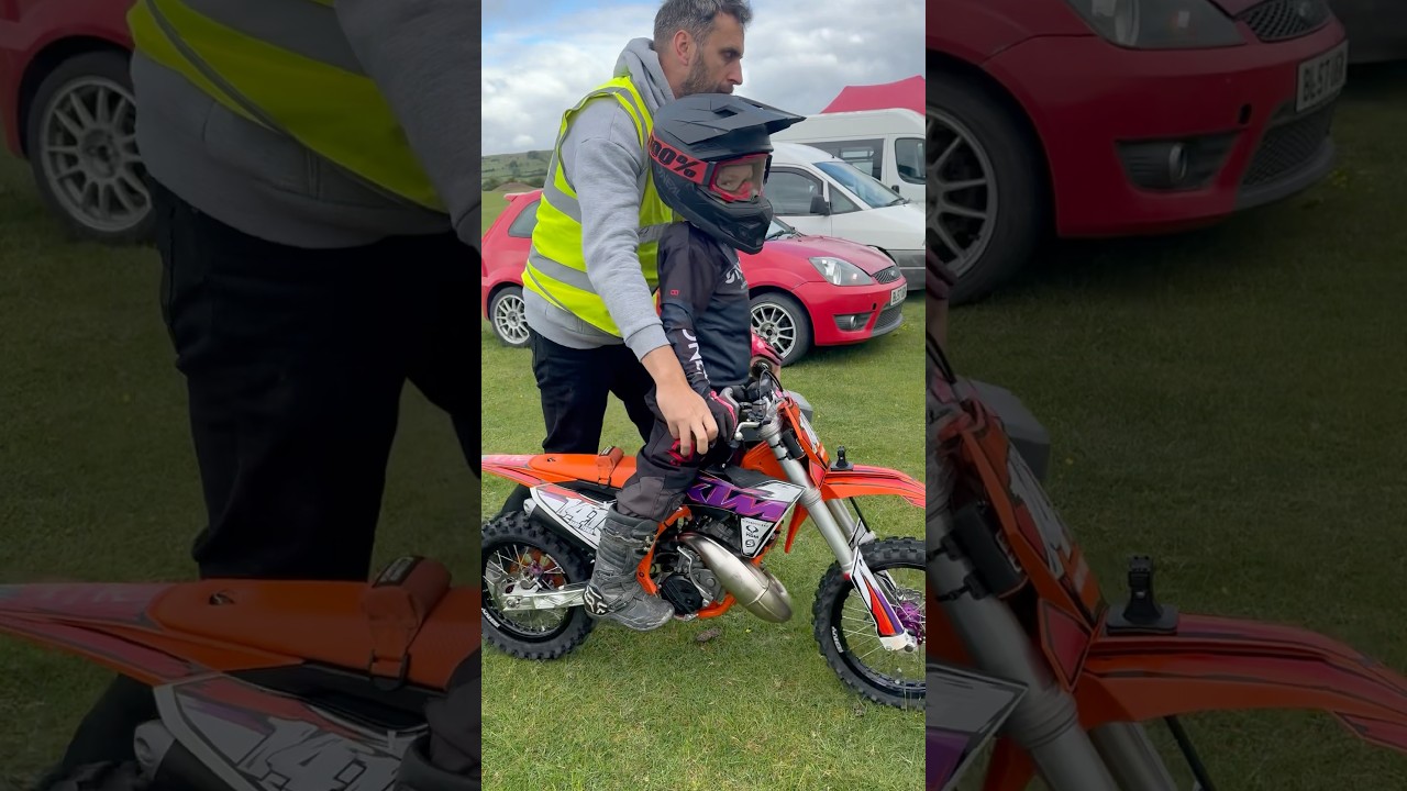 On race weekend we all work as a team and listen to each other 😂