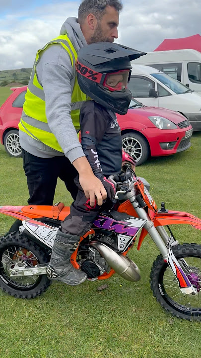 On race weekend we all work as a team and listen to each other 😂#moto #motocross #dirtbike #motos