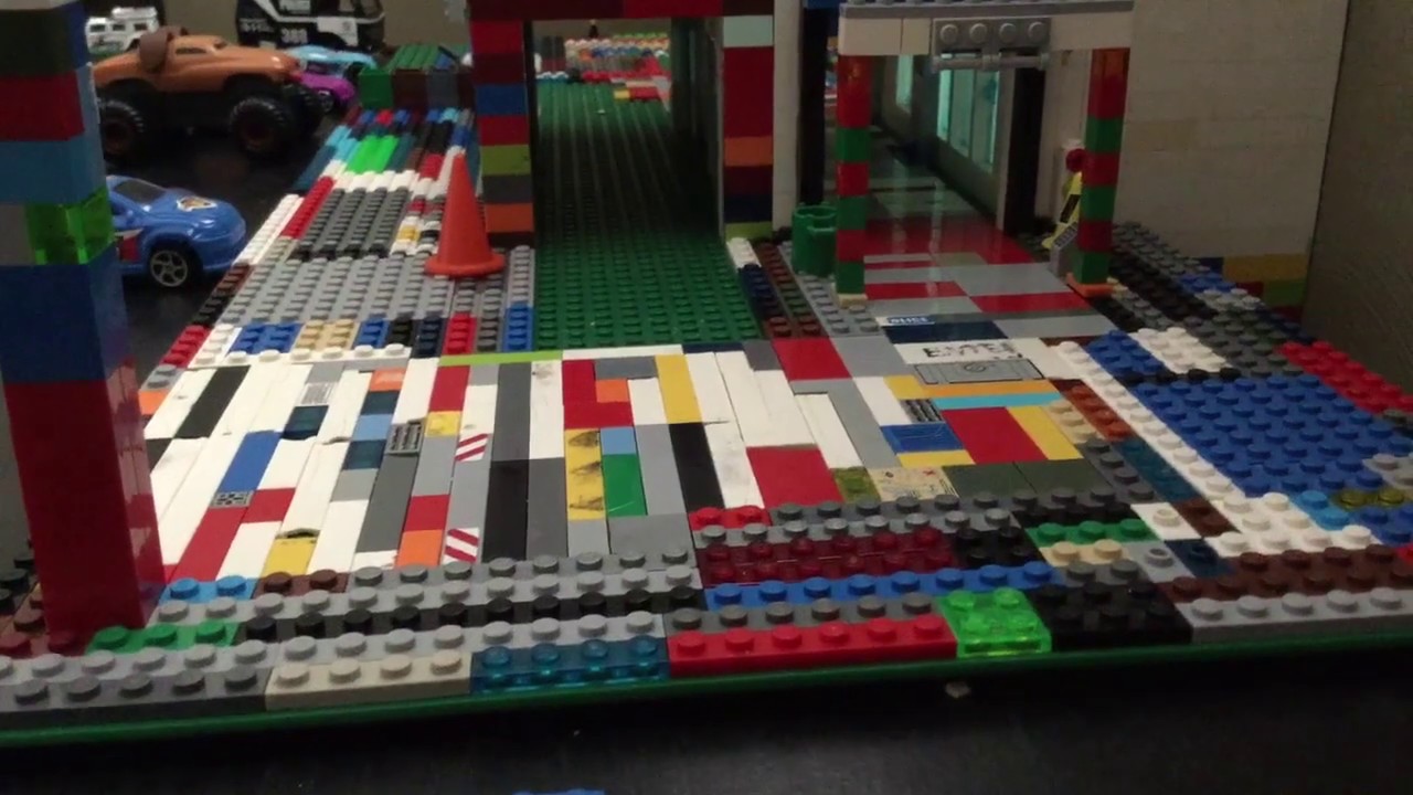 ( old car wash setup ) My lego car wash with doors open ( day view