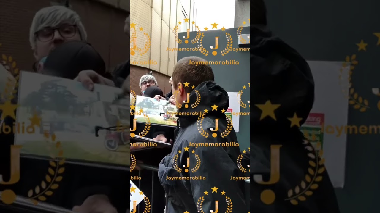 LIAM GALLAGHER OASIS SIGNING AUTOGRAPHS MANCHESTER 15/06/24