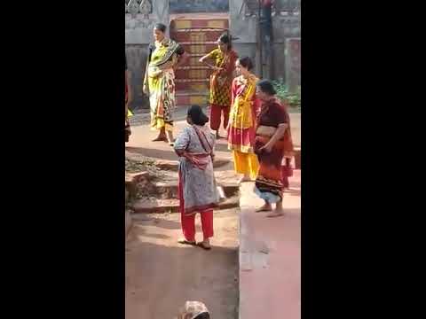 funny-indian-women-fight-for-water