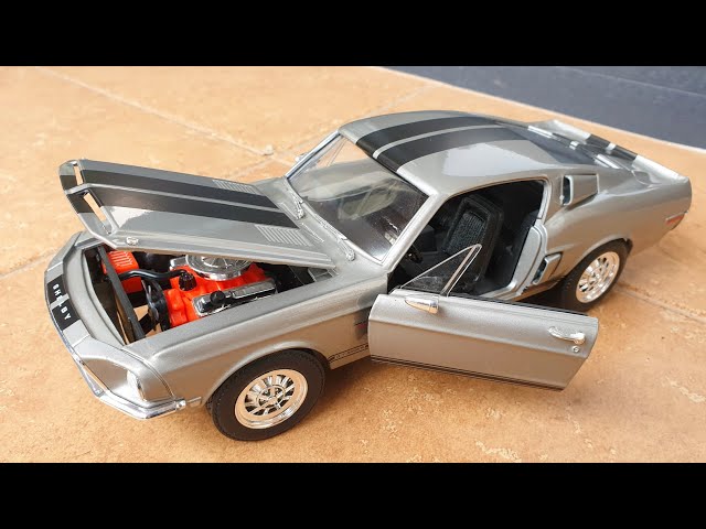Shelby 1968 GT - 500 KR Road Signature Deluxe Edition 1/18