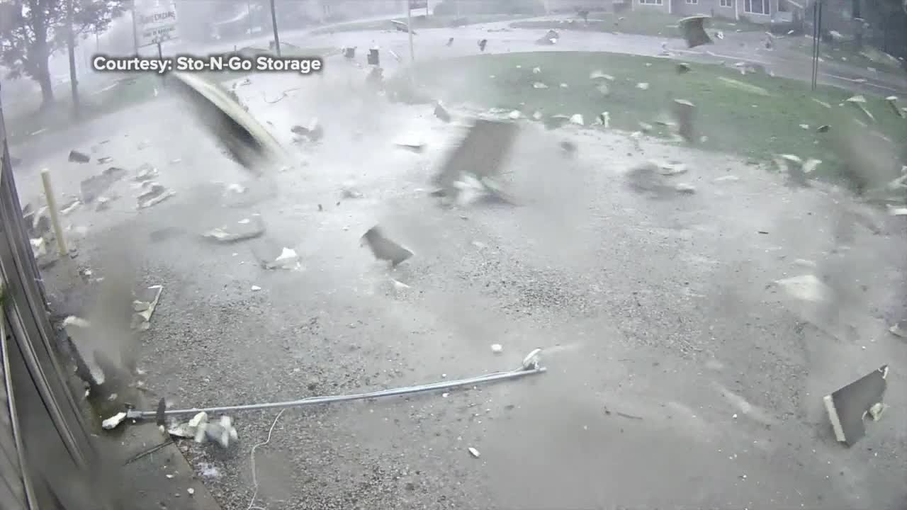 Video captures likely tornado in Three Rivers - YouTube
