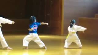 空手稽古中　ゆず ５歳       Yuzu   5years old    Karate practice