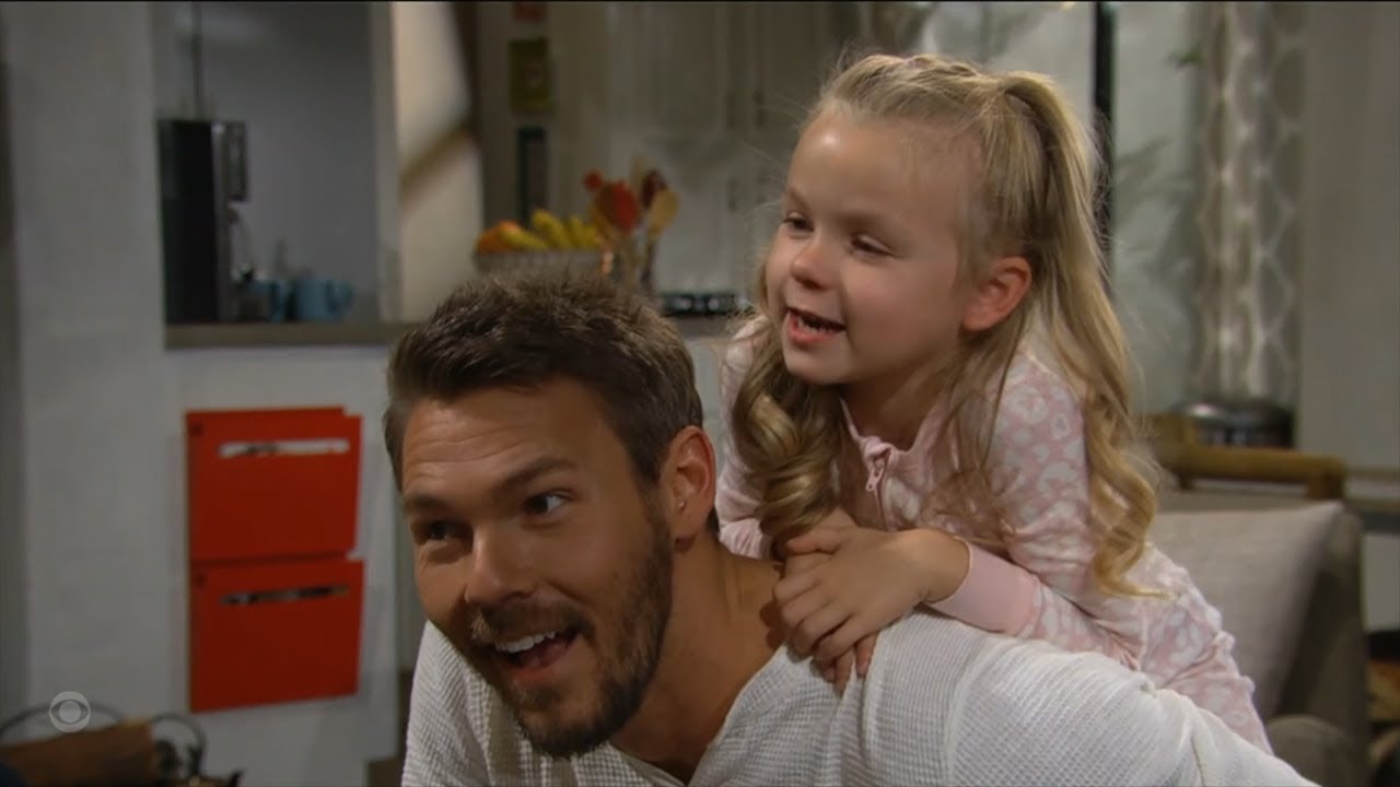 Liam Plays with Kelly on The Bold and the Beautiful (May 3, 2022)
