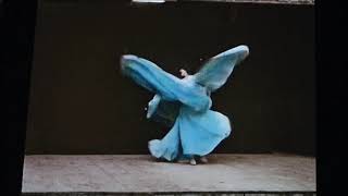 Une émule de Loïe Fuller dans La danse Serpentine