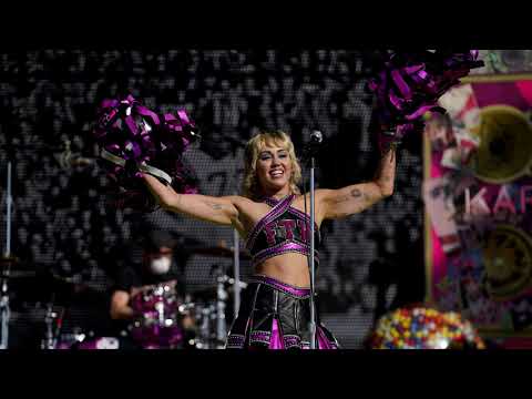 Miley Cyrus – Rebel Girl ( Super Bowl 2021 performance )