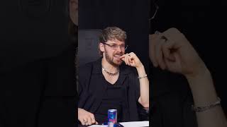 Thumbnail for Er ZERSTÖRT unseren Bildschirm… 😭🖥️