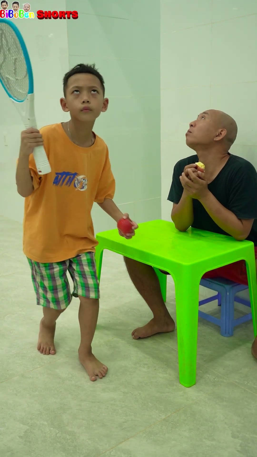 Funny family | Where Did My Apple Go? | Quả táo của tôi đâu ?