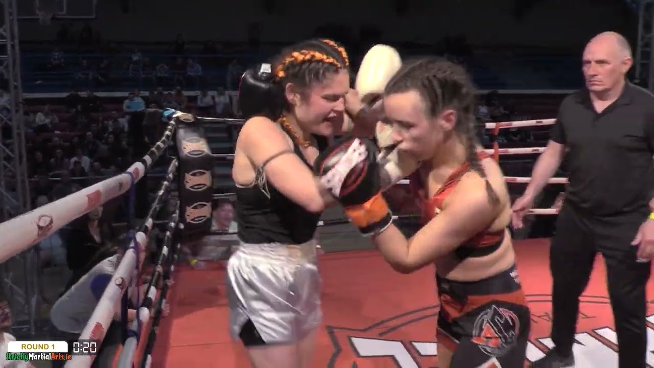Louise Brady vs Cristina Prieto (Fight Video)