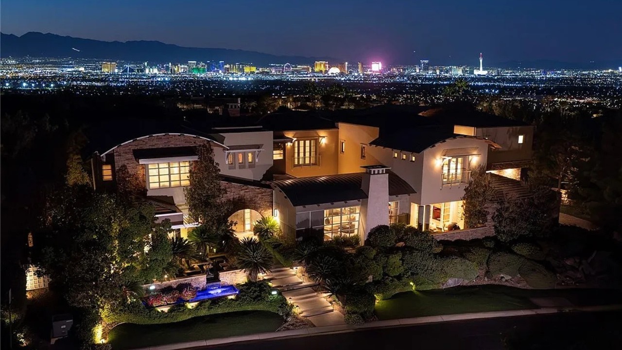 Внутри захватывающего дух особняка в Лас-Вегасе стоимостью 8,5 млн долларов с гаражом на 12 машин