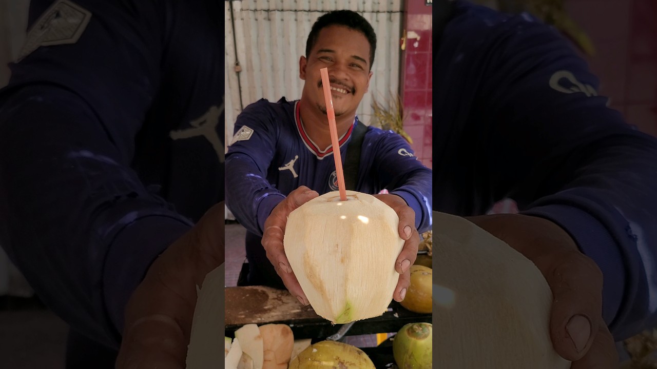 Fresh coconut water from Cambodian coconut master!!!