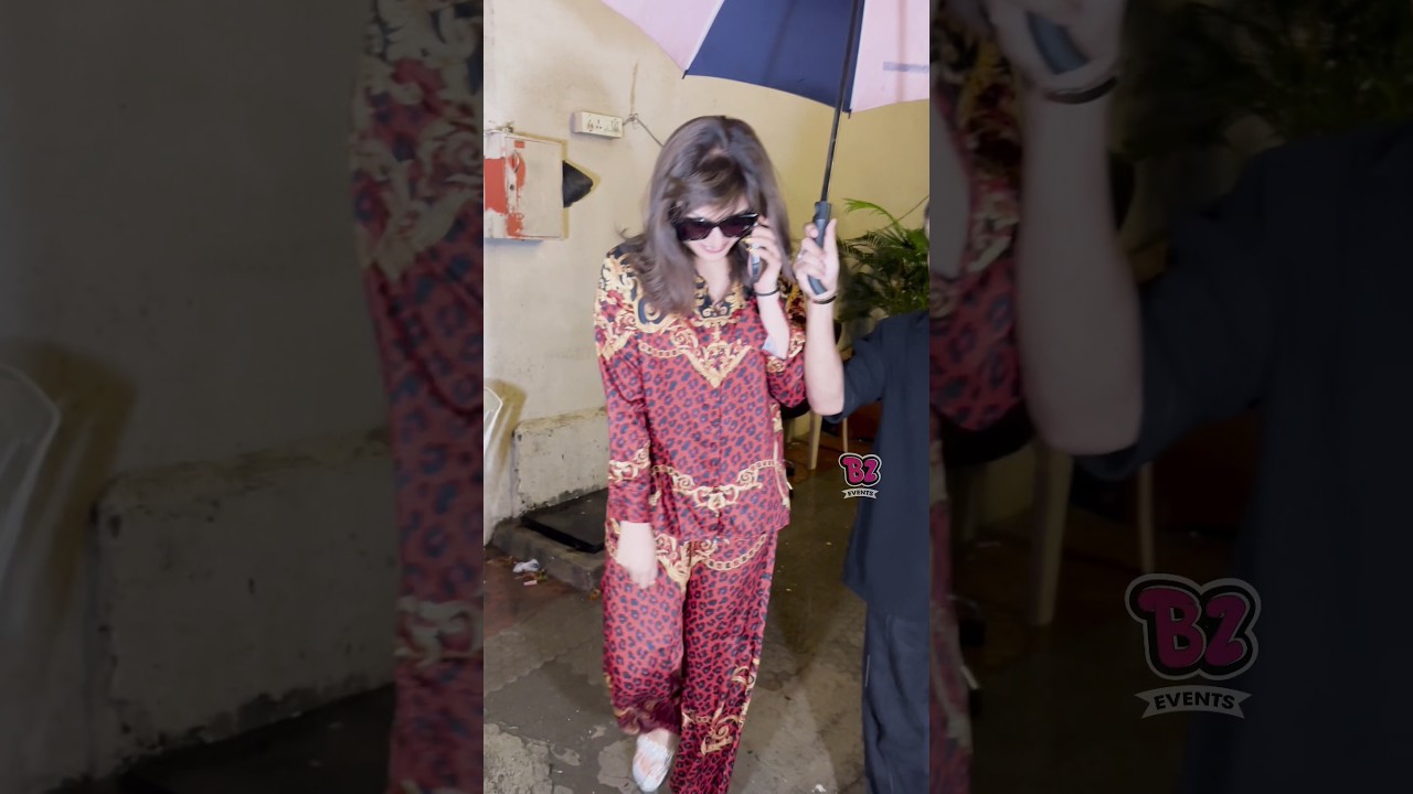 Uravshi Rautela's got this struggling to reach her car in style 😎☔