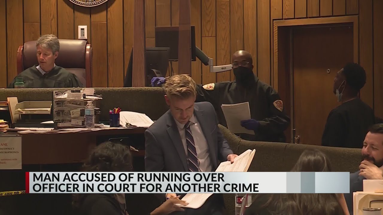Man accused of hitting Collierville officer appears in court - YouTube
