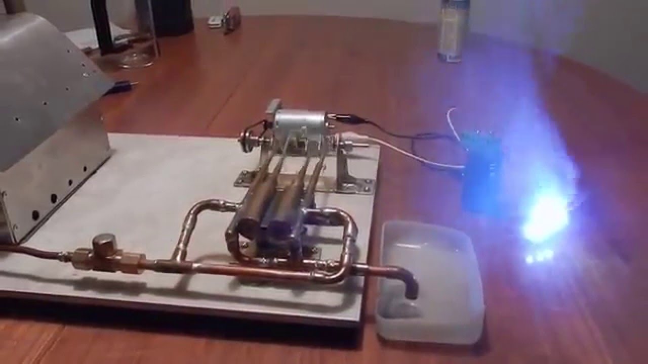 Operating my new homemade twin-cylinder steam engine on live steam