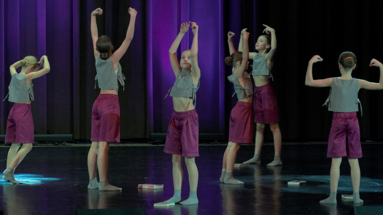 "1000 книг - одна мысль." Современный танец. Возраст 9-10.