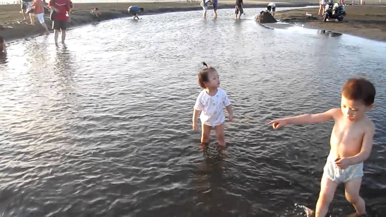 陳小蕙 永安魚港海邊玩水 2 20100808 Youtube