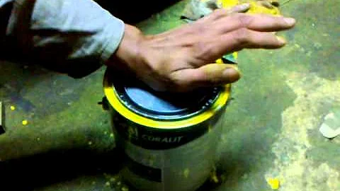 Como abrir e fechar lata de tinta?