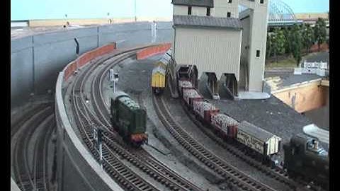 Graham Farish N Gauge Class 08 shunter with DCC sound