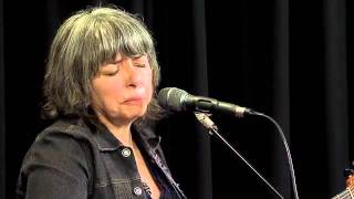 Folk Alley Sessions: Lynn Miles "Love Doesn't Hurt" chords