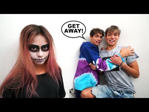 scary-halloween-prank-on-my-boyfriend's-entire-family!