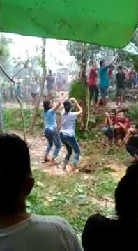 Story wa orkes jepara terbaru - virall cewek joget asik sambil hujan hujan