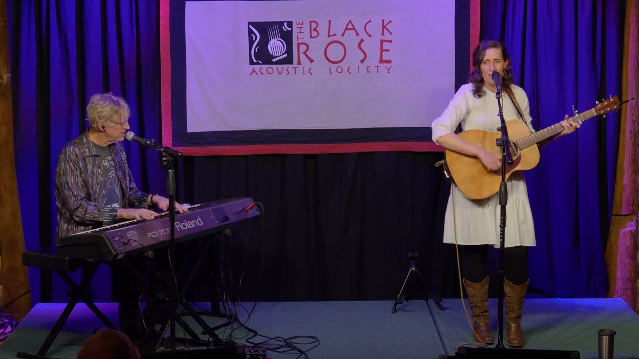 Edie Carey with John Standish performs “The Chain” at The Black Rose Acoustic Society