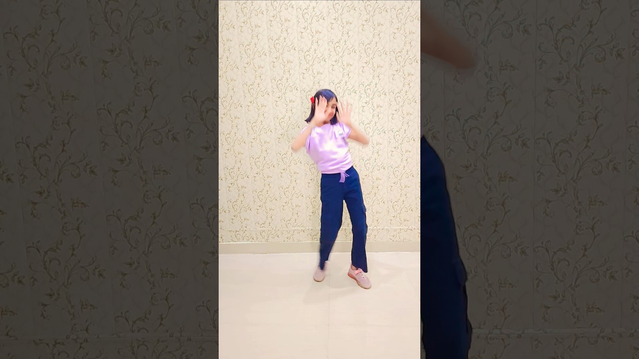 DJ Wale Babu 🔥 #Shorts #youtubeshort #trendingshorts #dance #viral #viralvideo #shortsfeed