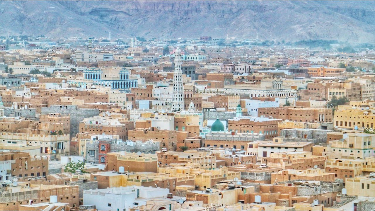 رمز المحبين تريم الغناء لقطات فريدة ومنوعة تعكس روحانية بلد الأسلاف وروعة العمران وبساطة الإنسان