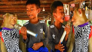 Download Lagu Abii And SokYaa Read A Z Follow SINGING with Kids - AMAZING KARAOKE PARTY! MP3 Download Lagu Abii And SokYaa Read A Z Follow SINGING with Kids - AMAZING KARAOKE PARTY! MP3