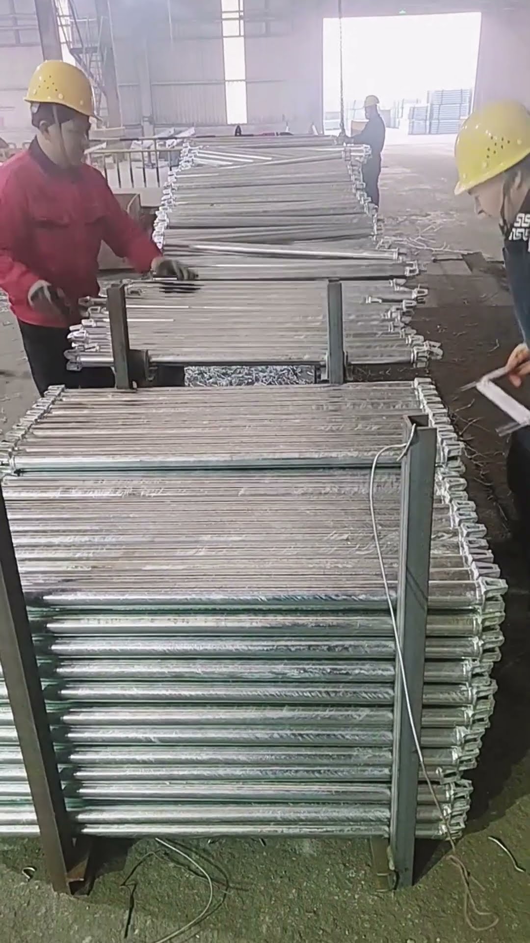 Galvanized high shelf packing process- Good tools and machinery make work easy