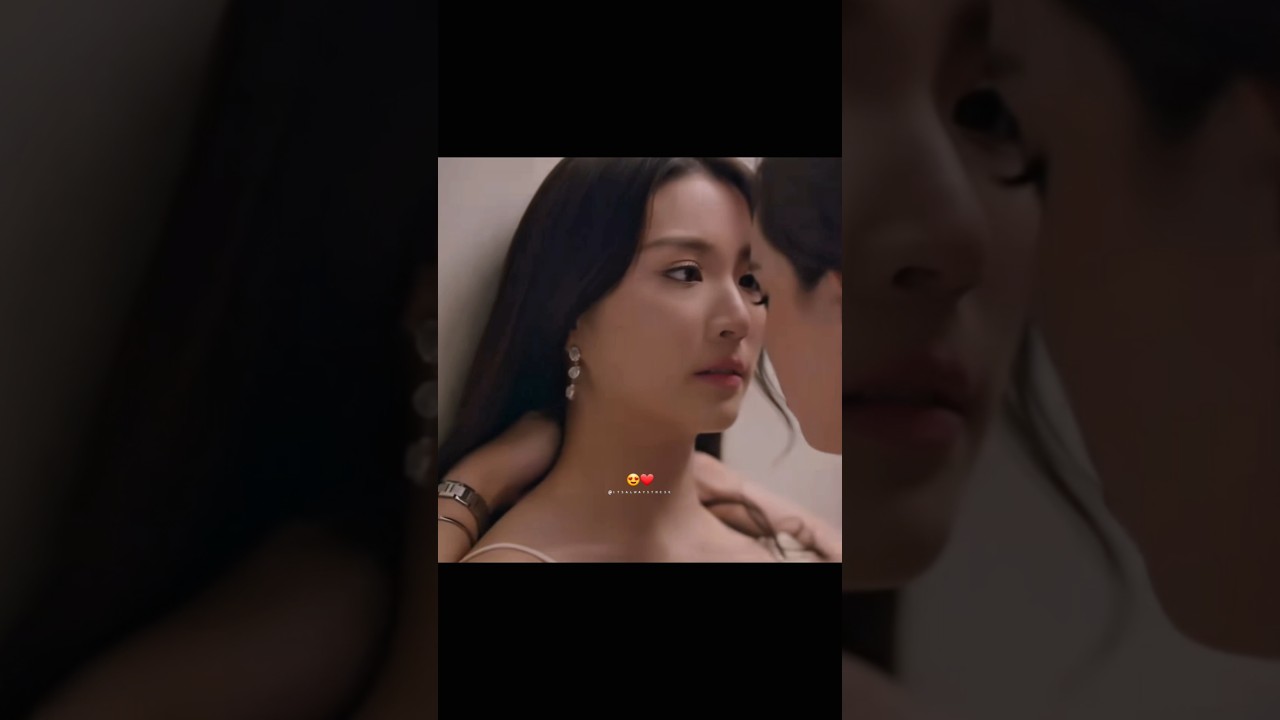 Okay BUT THE WAY SHE LOOKS AT HER 😍❤️ 