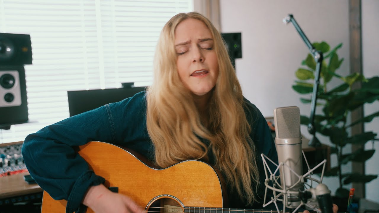Take Me Home, Country Roads - John Denver (Acoustic Cover)