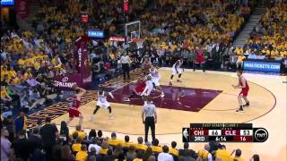 Derrick rose scored 25 points and dished out five assists to lead the
bulls a game 1 victory against cavaliers, 99-92.